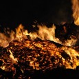 Osterfeuer in Wilkenroth am 23. April So viel gesammeltes Holz hatten die Wilkenrother wohl lange nicht mehr gesehen, als das Osterfeuer am vergangenen Samstag angezündet wurde. Trotz lang anhaltender Trockenheit und Waldbrandgefahr ist nochmal alles gutgegangen...